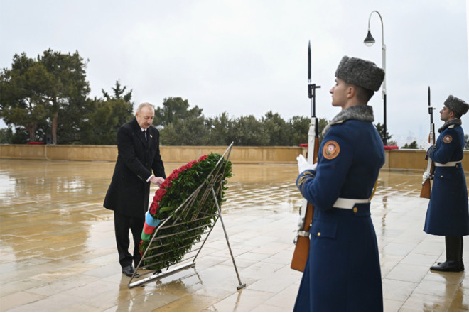 Prezident İlham Əliyev 20 Yanvar şəhidlərinin xatirəsini yad edib 