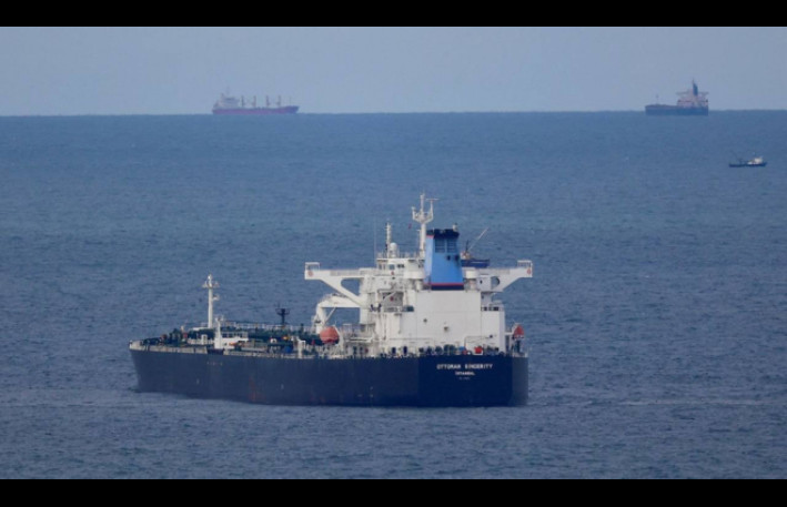 İtaliya Rusiyanın “kölgə donanması”na aid gəmini SAXLADI