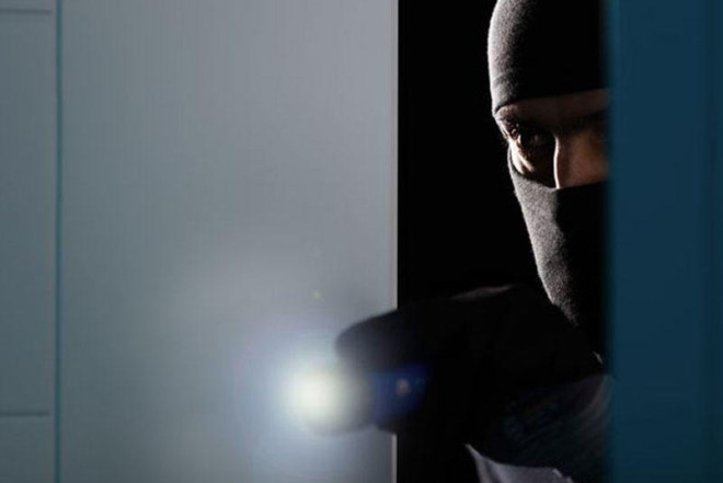 Ofisdən oğurluq edənlər saxlanıldı 