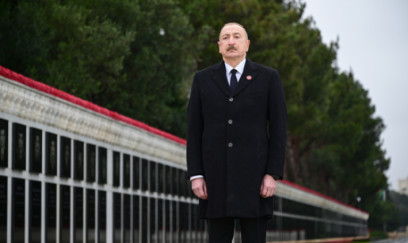 Prezident Şəhidlər xiyabanını ziyarət etdi - FOTOLAR