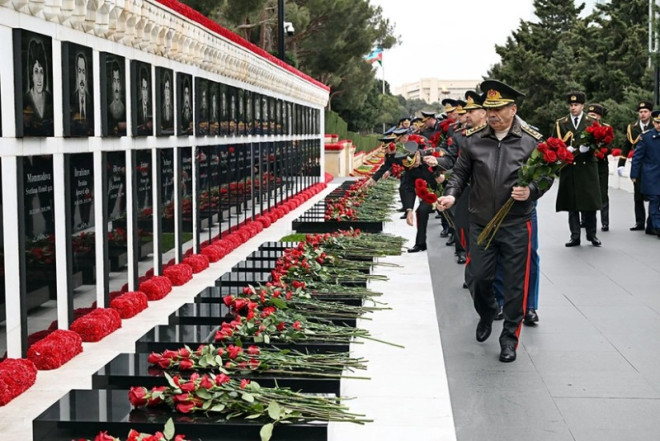 MN rəhbərliyi Şəhidlər xiyabanını ziyarət etdi - VİDEO