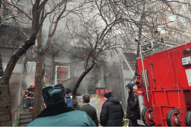 İrəvanın mərkəzində yanğın olub 