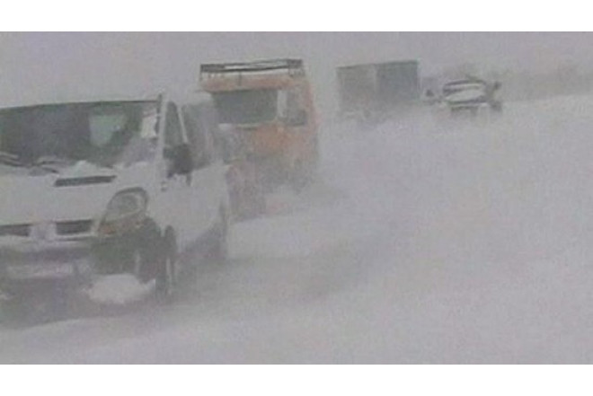 Güclü qar səbəbindən Cəlilabad-Yardımlı yolu bağlandı 