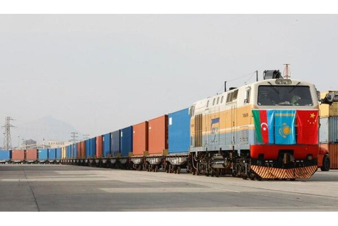 İlk Transxəzər yük qatarı Azərbaycana yola düşdü 