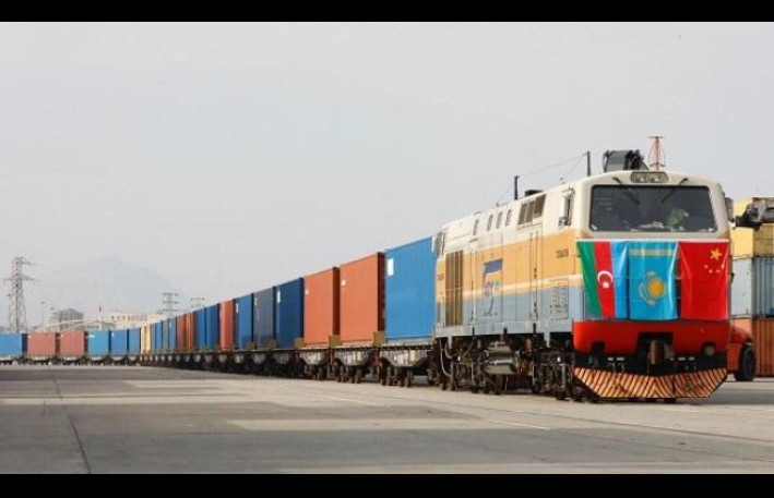 İlk Transxəzər yük qatarı Azərbaycana yola düşdü 