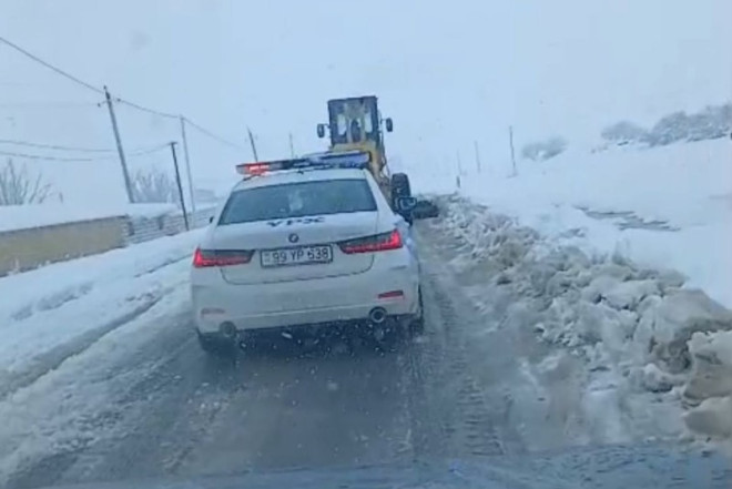 Zəfər yolu qardan təmizlənir - VİDEO