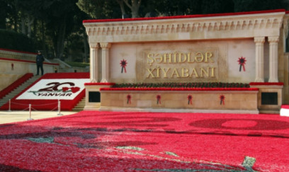 Baş nazir və spiker Şəhidlər xiyabanını ziyarət etdilər 