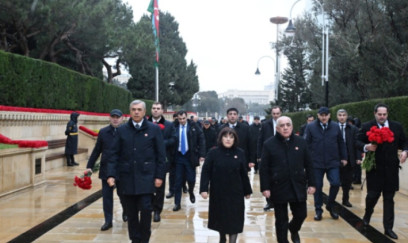 Baş nazir və spiker Şəhidlər xiyabanını ziyarət etdilər- FOTOLAR