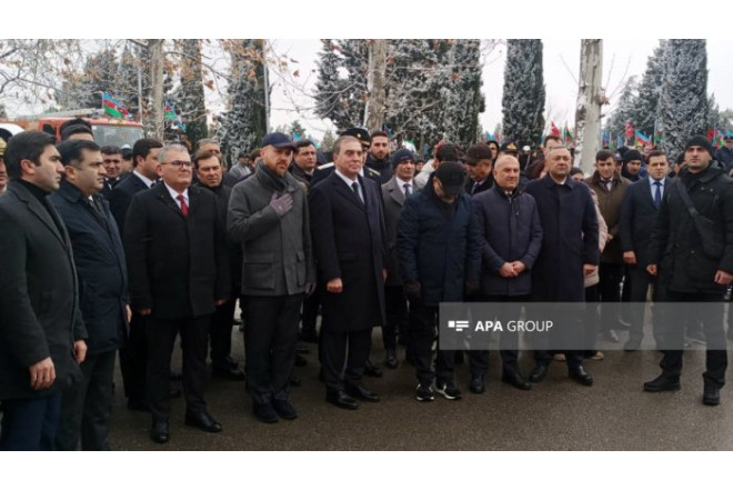 Ərdoğanın oğlu Gəncədə Şəhidlər xiyabanını ziyarət edib - i FOTO