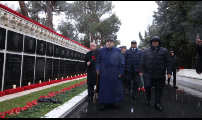 Şeyxülislam və dini konfessiya rəhbərləri Şəhidlər xiyabanında - FOTO