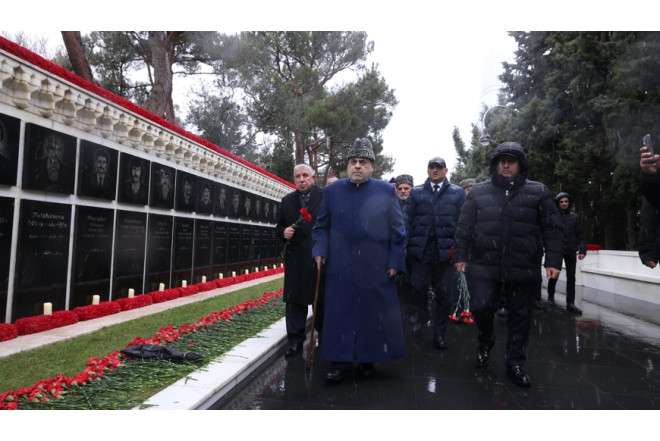 Şeyxülislam və dini konfessiya rəhbərləri Şəhidlər xiyabanında - FOTO