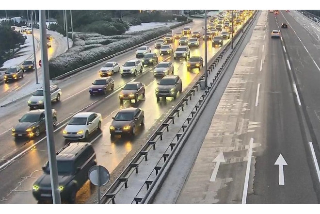 Aeroport yolunda buzlanma: hərəkət çətinləşdi