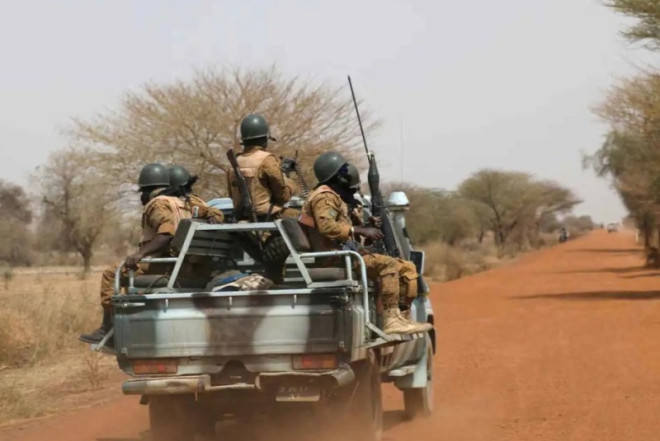 Bu ölkədə silahlılar 11 polisi öldürdü 