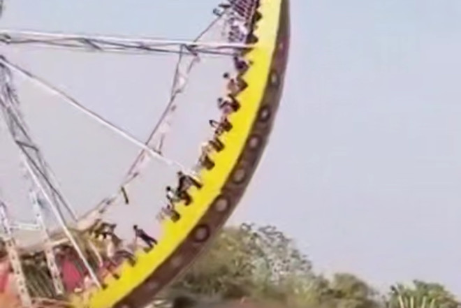 Hindistanda attraksion qəfil çöküb 