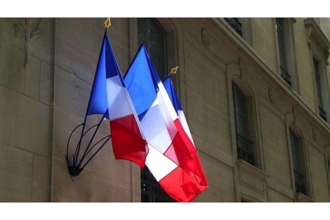 Fransa Trampın tarif qərarını alqışladı: “Doğru istiqamətdə addımdır”