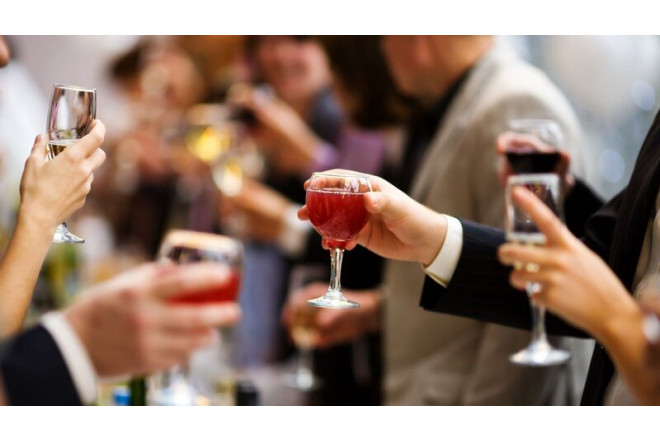 Ad günü məclisində hesab üstündə dava düşdü 