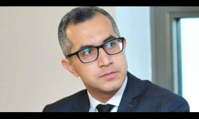 Kamran Əsədov məhkəmədən sonra jurnalistlərin suallarını cavabsız qoyaraq qaçdı - VİDEO