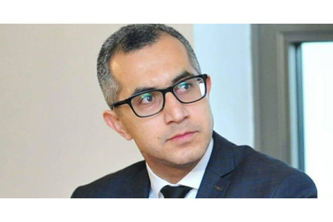 Kamran Əsədov məhkəmədən sonra jurnalistlərin suallarını cavabsız qoyaraq qaçdı - VİDEO