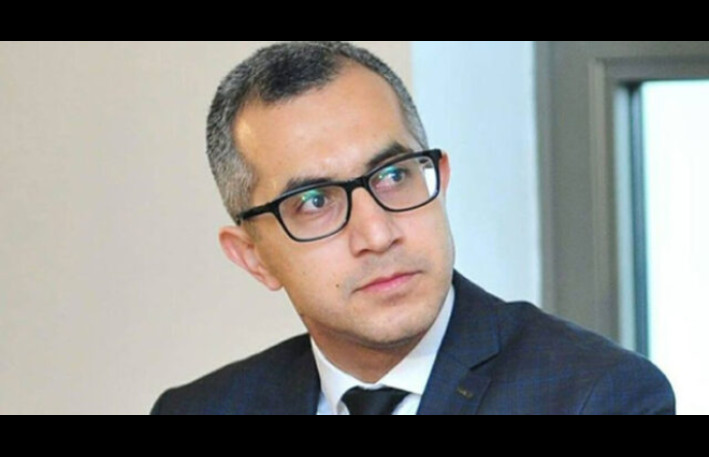 Kamran Əsədov məhkəmədən sonra jurnalistlərin suallarını cavabsız qoyaraq qaçdı - VİDEO