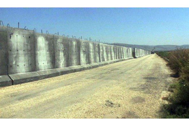 İraq bu ölkə ilə sərhəd boyunca beton divar tikir 