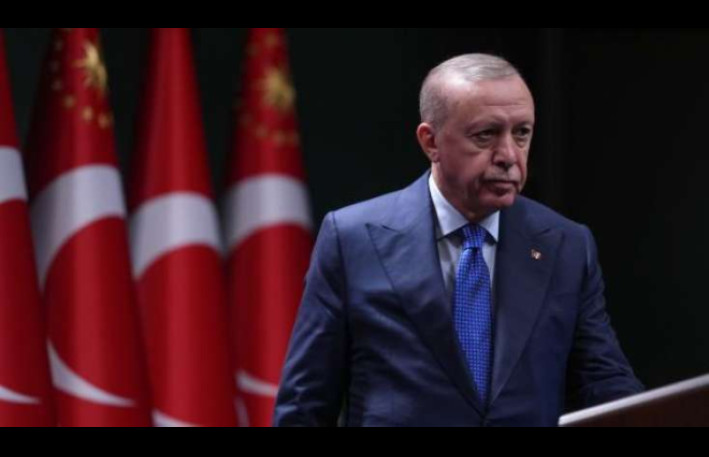 Ərdoğan əlini öpən kişiyə 8 manat verdi 