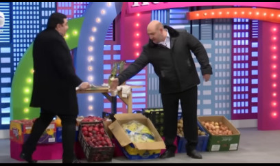 "Komedixana"da Sumqayıtda almaları müsadirə edən məmuru biabır etdilər - VİDEO