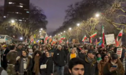 Londonda Rza Pəhləviyə dəstək mitinq keçirilib
