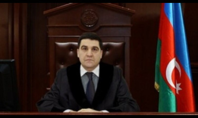 Bakıda məhkəmə sədrinin oğlu arvadını bıçaqlayıb özünü binadan atdı 