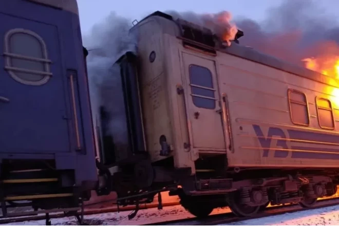 Rusiya Xarkovda sərnişin qatarına dronlarla hücum edib 