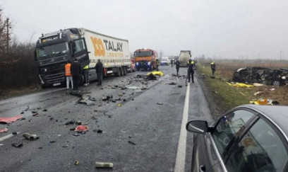 Azarkeşlər Fransaya yollanarkən faciəvi şəkildə öldülər - VİDEO