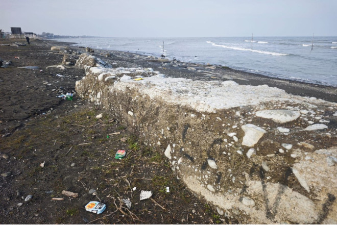 Lənkəranda Xəzər dənizi geri çəkildi – Görün suyun altından nə çıxdı?