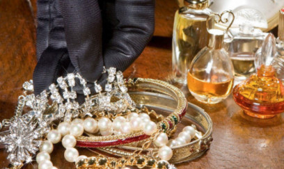 Mənzildən 38 min manatlıq qızıl oğurlanıb 