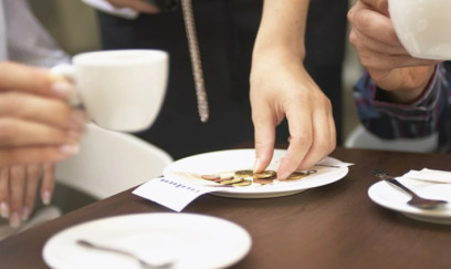 Türkiyədə restoranlarda "servis haqqı" QADAĞAN EDİLDİ