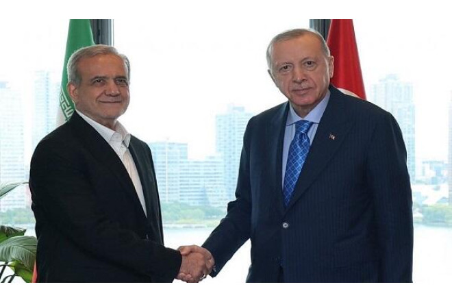 Ərdoğan Pezeşkianla danışdı 