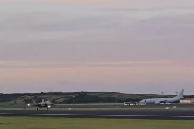 ABŞ-nin qırıcıları Azor adalarında eniş edib 