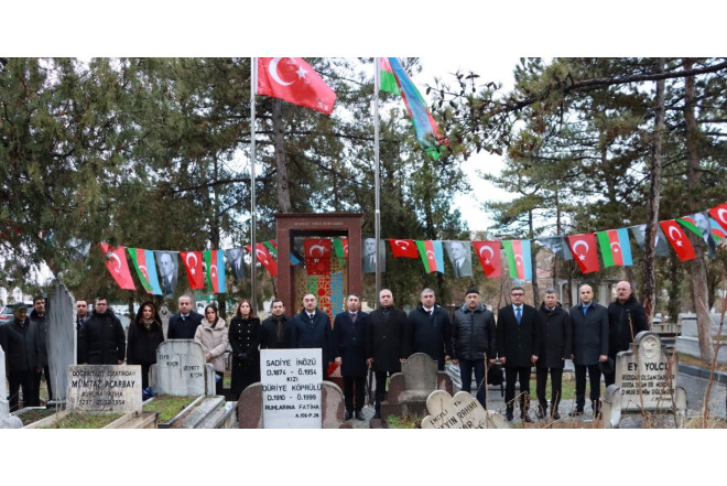 Səfir Rəsulzadənin məzarını ziyarət etdi 