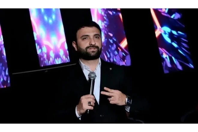 Tanınmış müğənniyə qarşı dələduzluq edildi 