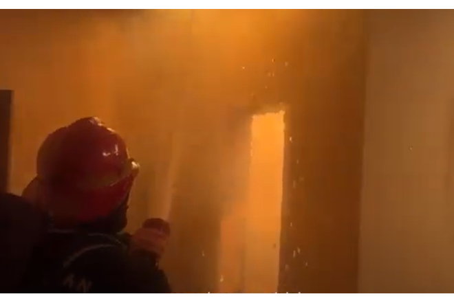 Sumqayıtda ikiotaqlı ev yanıb 