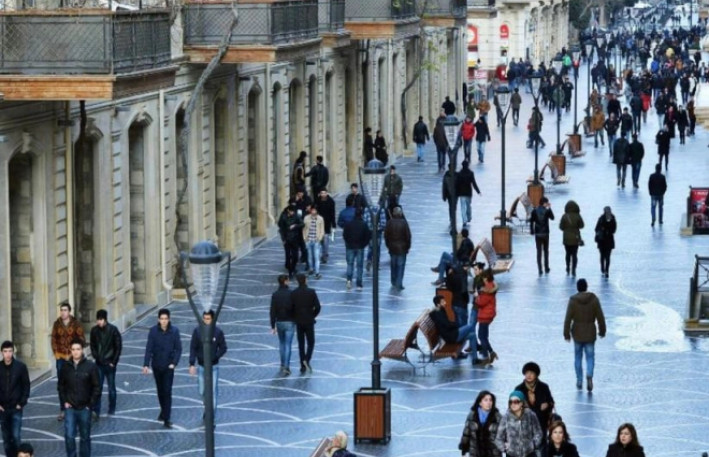 Azərbaycanda əhalinin artım tempi azalır - Çıxış yolları varmı?