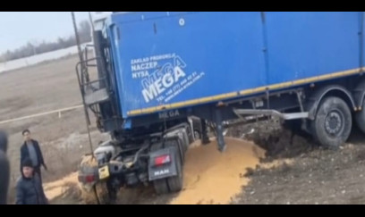 Ucarda yük maşını ilə minik maşını toqquşdu 