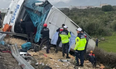 Antalyada sərnişin avtobusu dərəyə aşıb, səkkiz nəfər ölüb, 26-sı yaralanıb 