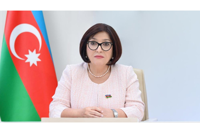 Sahibə Qafarova  gəncləri təbrik etdi 