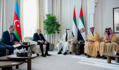 Prezident İlham Əliyev Əbu-Dabidə BƏƏ Prezidenti ilə görüşüb 