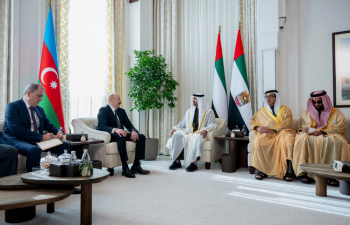 Prezident İlham Əliyev Əbu-Dabidə BƏƏ Prezidenti ilə görüşüb 