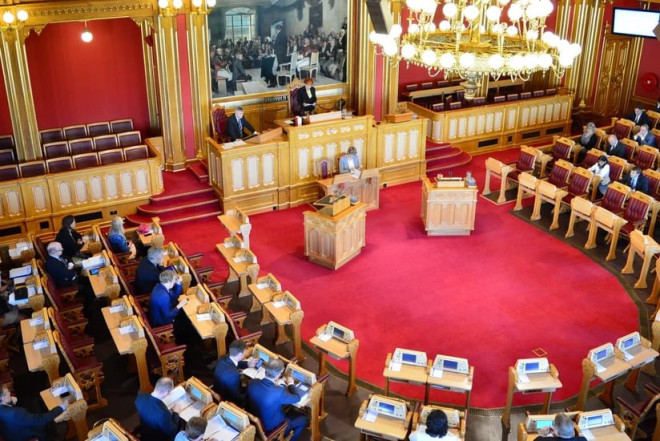 Norveç parlamenti monarxiyanın saxlanılmasına səs verdi 