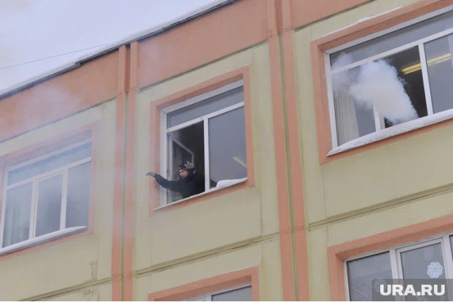 Rusiyada məktəbli qız şagirdlərə hücum etdi: Yaralılar var – FOTO/VİDEO