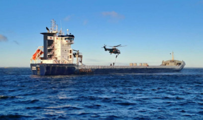 Estoniya rusların olduğu gəmini saxladı 