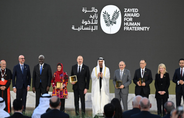 Əbu-Dabidə “Zayed İnsan Qardaşlığı Mükafatı”nın təqdimolunma mərasimi keçirilib, Prezident İlham Əliyevə mükafat təqdim olunub 