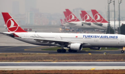 Türkiyəyə məxsus təyyarə göydə ALOVLANDI