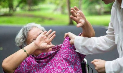 Bakıda kişi narkotik almaq üçün pul verməyən anasını döyüb 